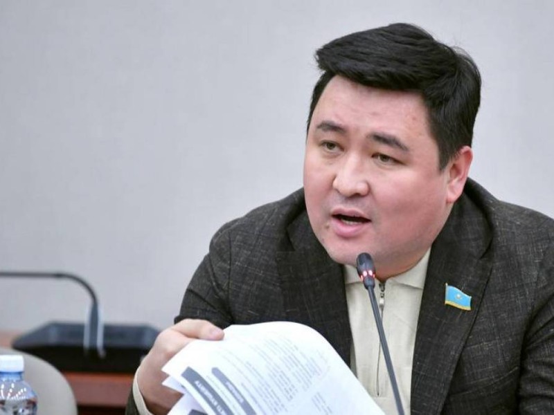 Әлеуметтік педагог жалақыға жарымай отыр! Нартай Аралбайұлы мәселе көтерді (ВИДЕО)