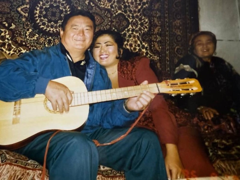 Мақпал Жүнісова марқұм Заманбек Нұрқаділовтің еш жерде жарияланбаған суретін көрсетті