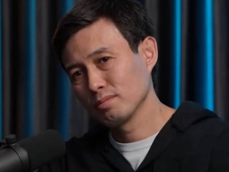 Жатқан жері жайлы болсын! Ердос Қанаевтың отбасы қара жамылды (ФОТО)