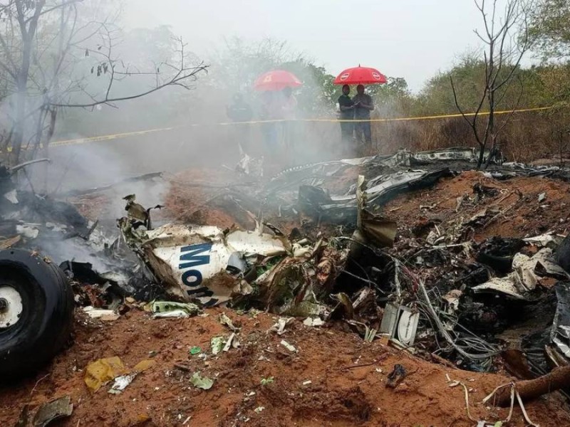 11 адам қаза тапты: Шетелдік туристер отырған ұшақ апатқа ұшырады