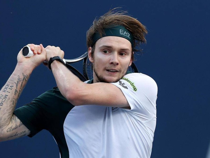 "Тәкаппарлықпен қарайды": Қазақ теннисшісін қарсыласы үйіне қайтарып жіберетінін айтты