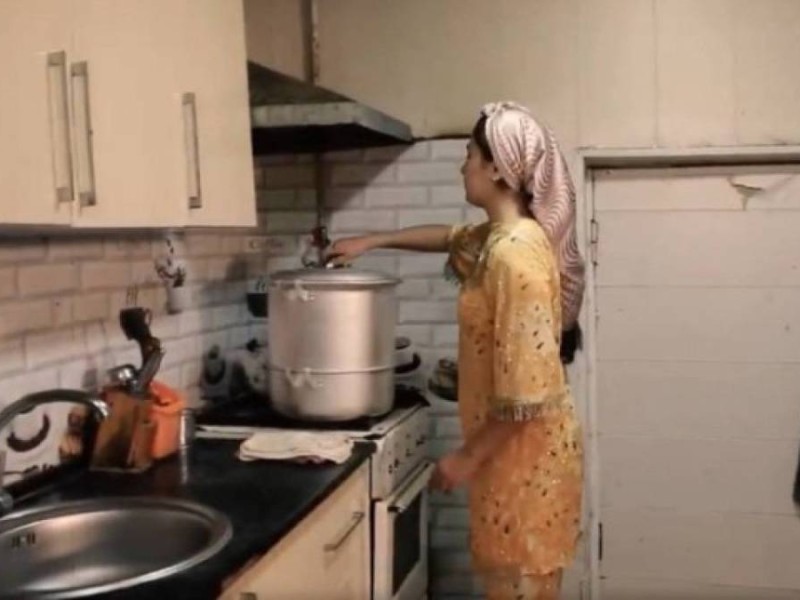 Сұмдық жағдай! Келін енесінің етінен манты жасап, көршілеріне берген