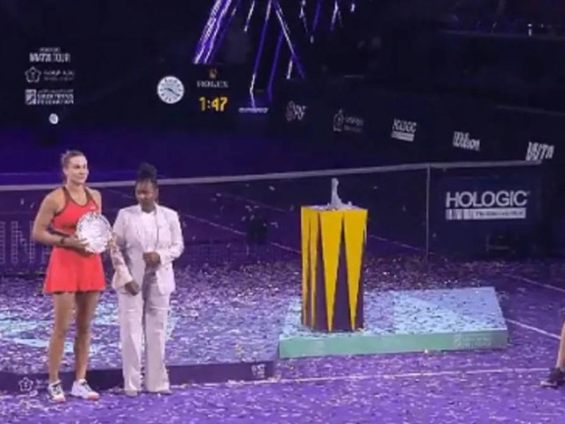 Жылдың ақтық додасында чемпион атанған Рыбакина ұятты жағдайға қалып қойды (ВИДЕО)