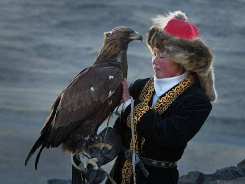 Сүйінші, ағайын! Әлемге әйгілі бүркітші қыз Айшолпан тұрмысқа шықты (ФОТО)