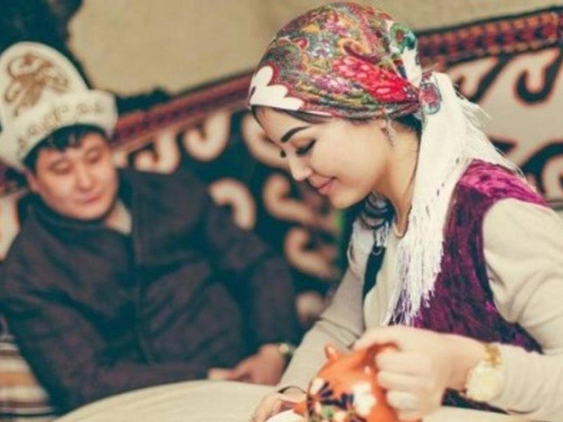 "Тумайтын қатынды неге ұстап отырсың?": Жас келіншектің ауыр тағдыры көпшілікті жылатты