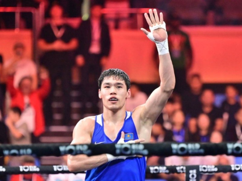 Өзбек боксшысы шығудан бас тартты: Сабыржан Аққалықов финалға жолдама алды