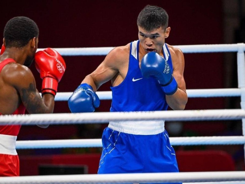 "Құлағынан тартып шығарды": Өзбекстанда бокстағы әділетсіздік туралы шырылдап жазып жатыр