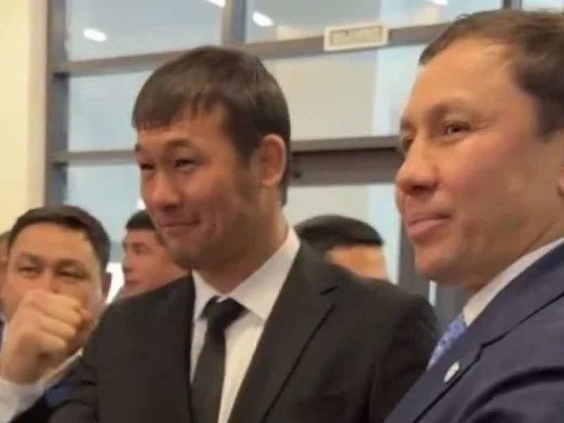 Шашу теріп жүрген Головкин мен Рахмонов көпшіліктің ыстық ықыласына бөленді (ВИДЕО)