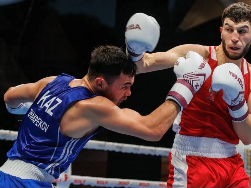 Қазақ боксшысынан "жеңісті тартып алған" орыс жігіті оған төрешілер көмектеспегенін айтты