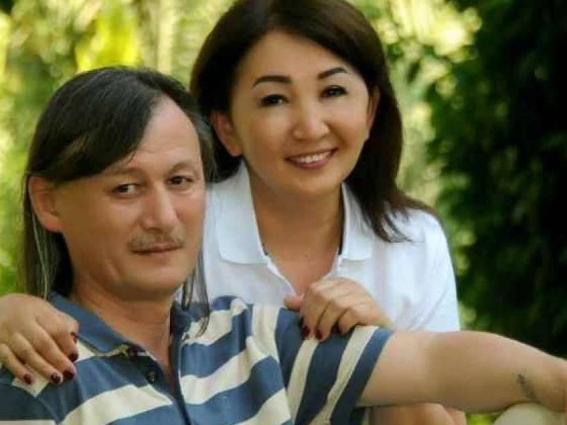 "Ұлықпанның атына кір келтіріп отыр": Танымал әншінің әйелі шұғыл мәлімдеме жасады (ФОТО)