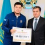 Сүйінші, ағайын! Әлем чемпиондарына 30 млн теңге сыйақы табысталды (ФОТО)